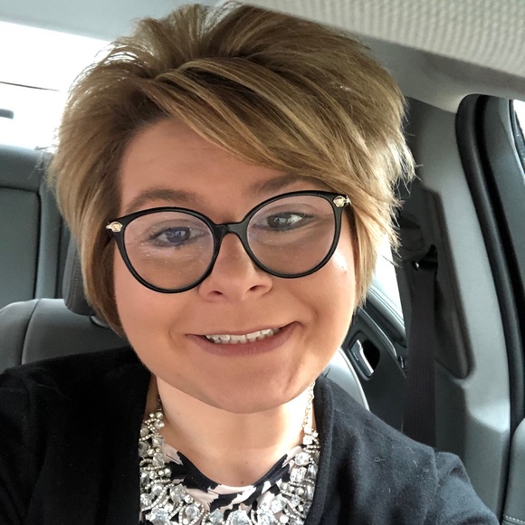 Meet your Posher, Katie - Picture 2 of 2